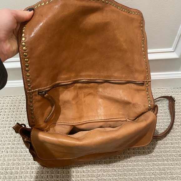 Costanza Rota Studded Leather Shoulder crossbody bag with wristlet Tan - Picture 4 of 6